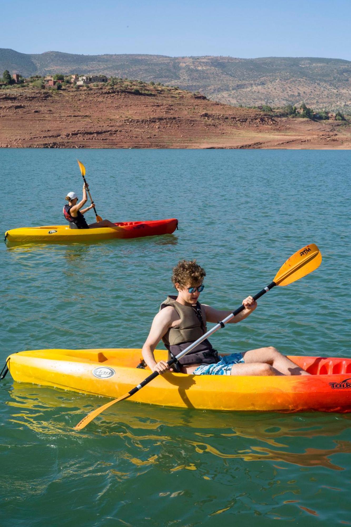 Widiane Resort Bin El Ouidane Exterior photo Kayaking at Lake Powell