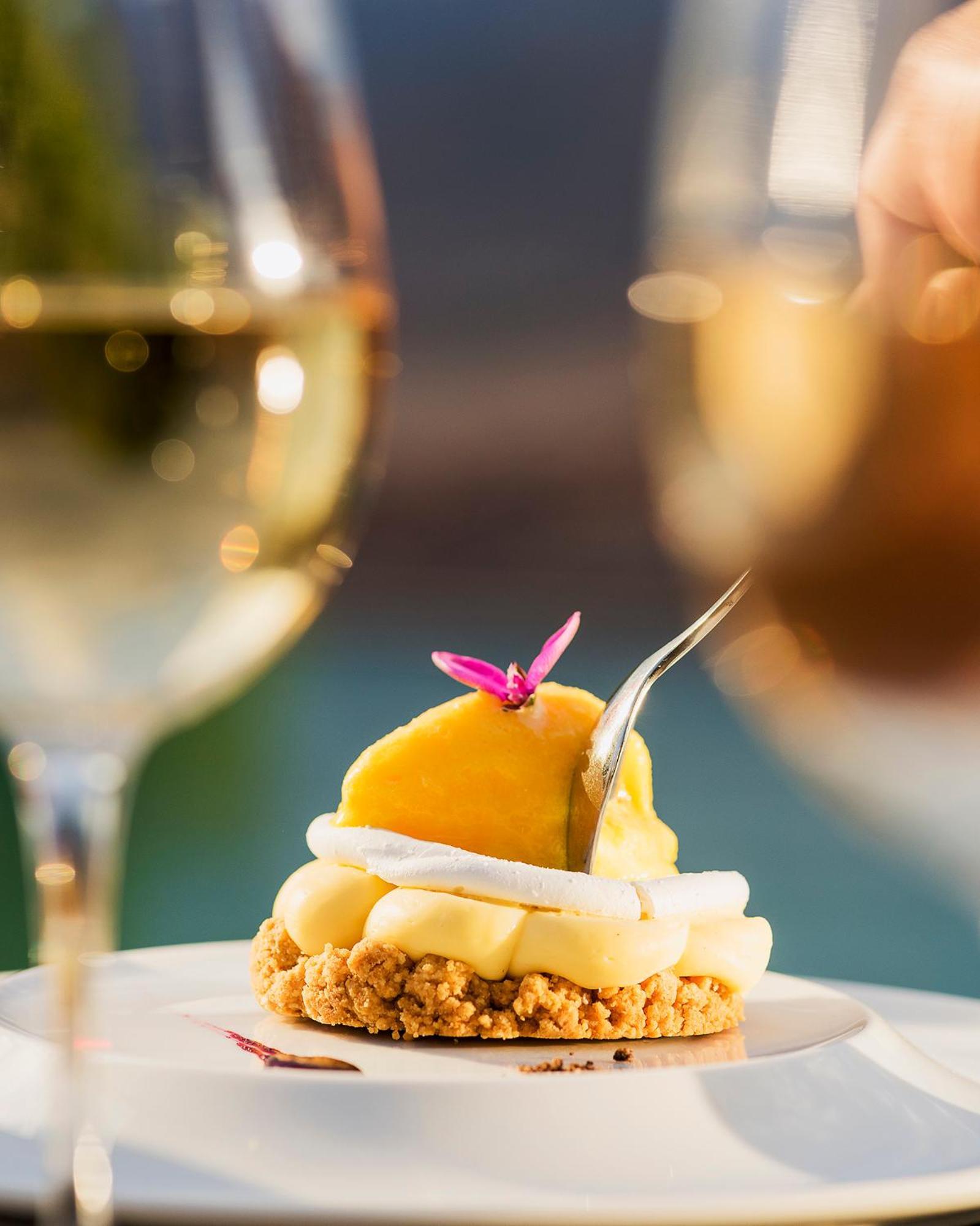 Widiane Resort Bin El Ouidane Exterior photo A mango dessert