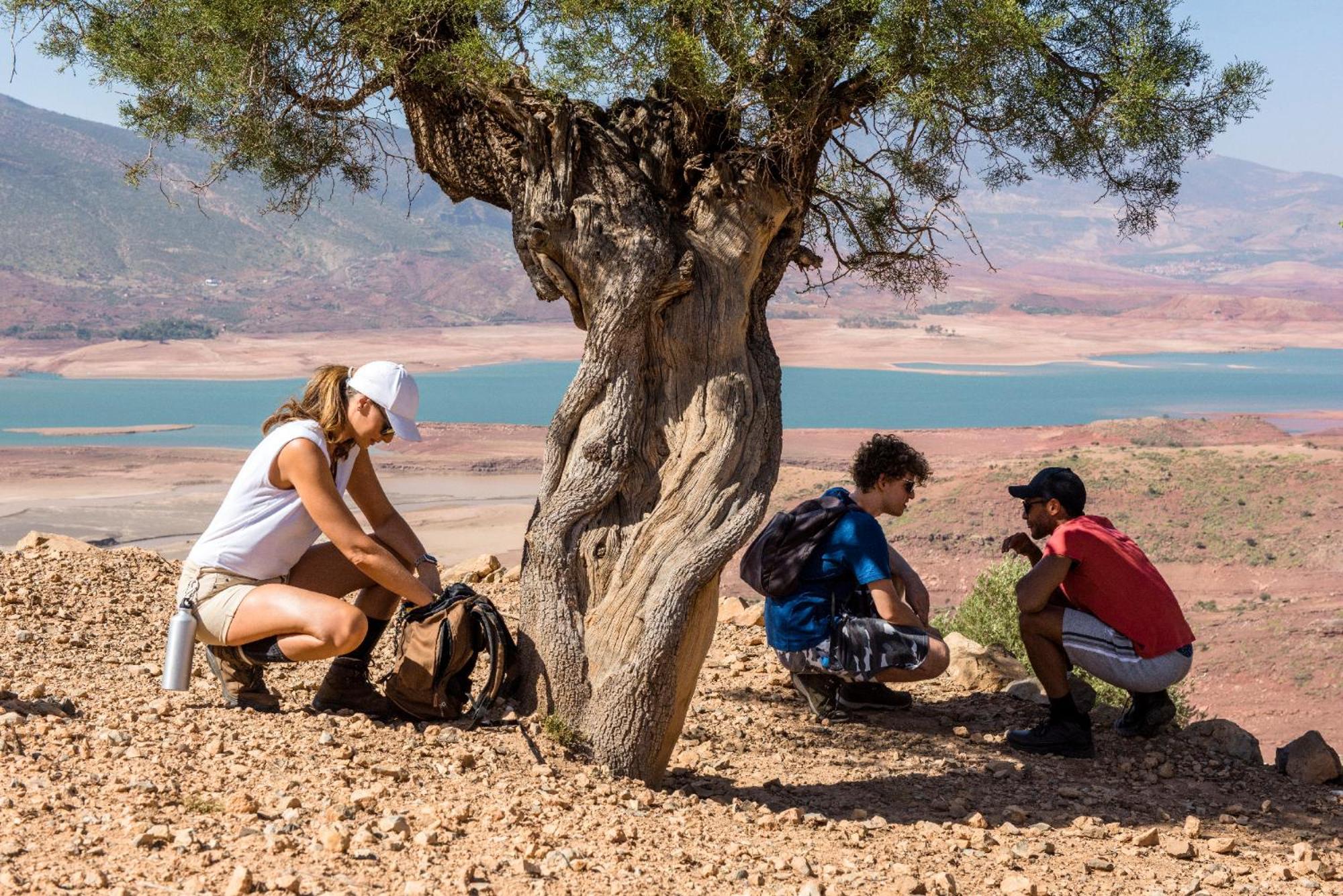 Widiane Resort Bin El Ouidane Exterior photo Hikers at Lake Powell